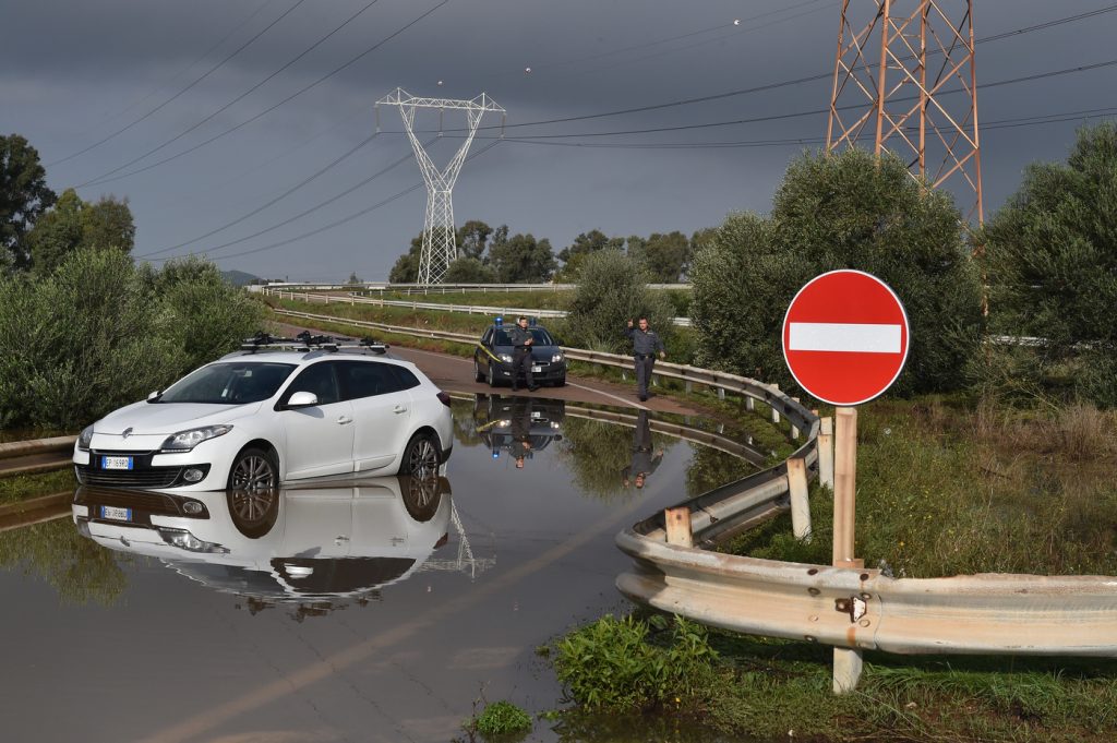 Maltempo Sardegna, ponti crollati e allagamenti nel cagliaritano