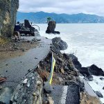 Maltempo Liguria, ecco la strada che collega Portofino a Santa Margherita vista dall’alto: completamente distrutta dalla furia del mare [FOTO e VIDEO]