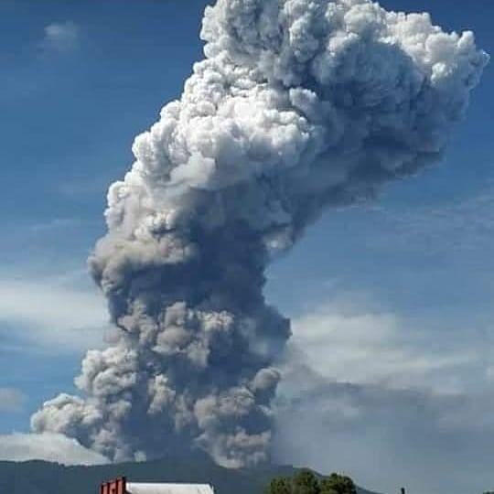 eruzione vulcano soputan indonesia