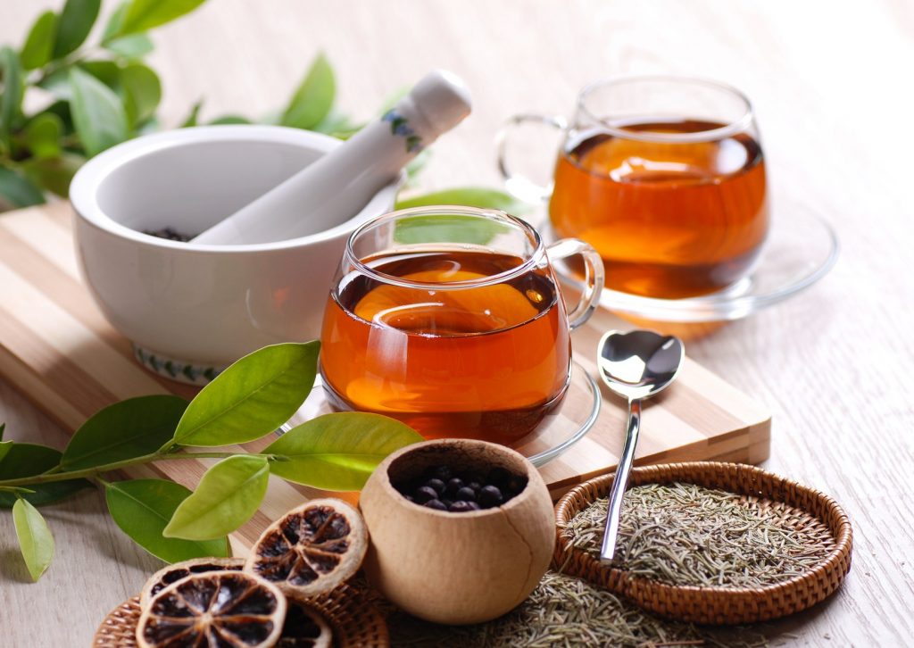 Tisane dimagranti efficaci per eliminare pancia e maniglie dell'amore