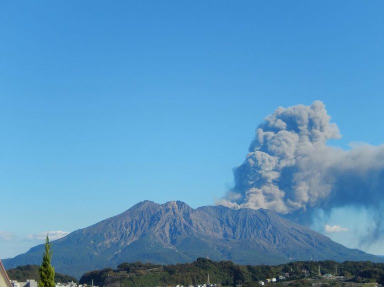 Eruzione In Giappone Colonna Di Ceneri Dal Vulcano Sakurajima Foto E Video 3797