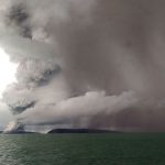 Tsunami Indonesia: si alza il livello di allerta per il vulcano Anak Krakatau [GALLERY]