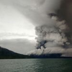 Tsunami Indonesia: si alza il livello di allerta per il vulcano Anak Krakatau [GALLERY]