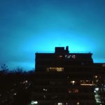 Paura a New York: in piena notte il cielo si colora di azzurro, ecco cosa è accaduto [FOTO e VIDEO]