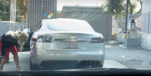 tesla rifornimento carburante 