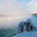 Ondata di gelo negli USA: ghiacciate le cascate del Niagara [GALLERY]