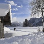 Maltempo Europa: migliaia di persone isolate in Austria, continua a salire il bilancio delle vittime della neve [FOTO e VIDEO]