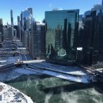 Ondata di gelo negli USA, ghiaccio e il suggestivo fenomeno del “sea smoke” sul fiume Chicago sotto gli effetti del vortice polare [FOTO e VIDEO]