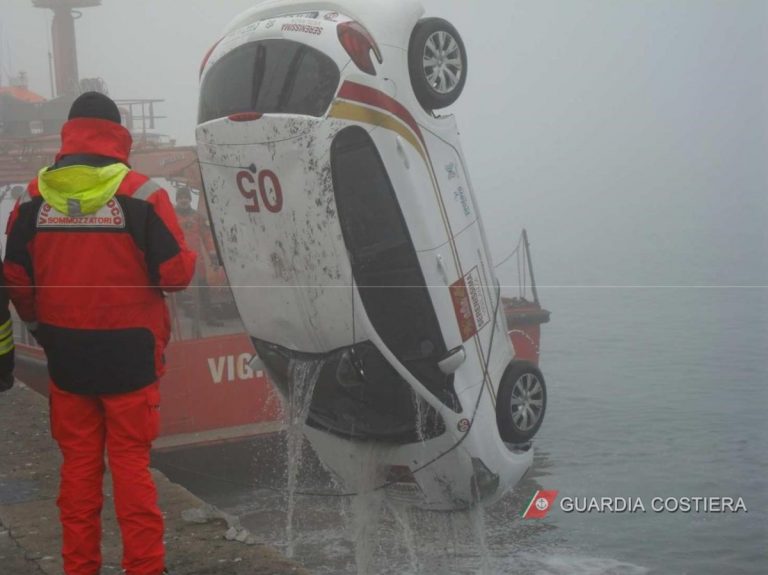 nebbia Venezia auto in mare