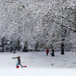 Maltempo Regno Unito, la neve imbianca Inghilterra, Galles e Scozia: caos sulle strade bloccate [FOTO e VIDEO]