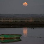 La Superluna di Neve incanta la notte della Terra: GALLERY spettacolare con tutte le FOTO da Roma, Milano e dal resto del Mondo