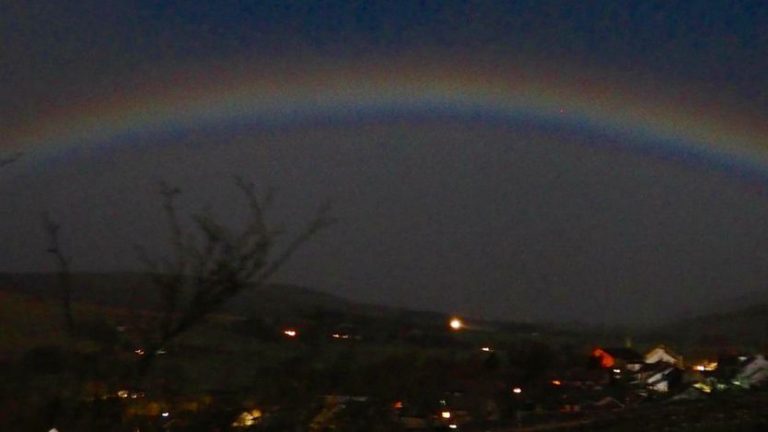 Arcobaleno lunare