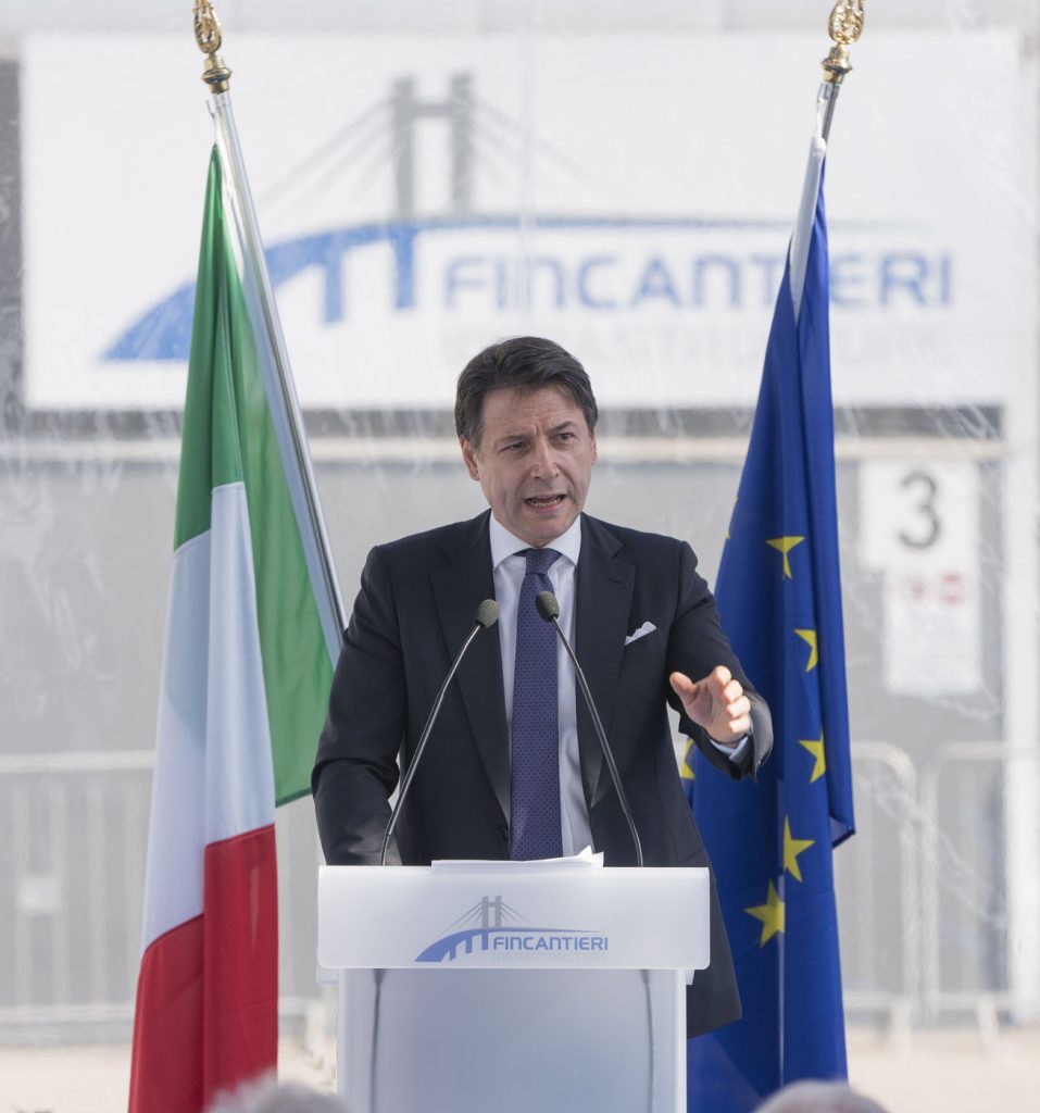 Giuseppe Conte a Fincantieri per il taglio della prima lamiera per il nuovo ponte di Genova