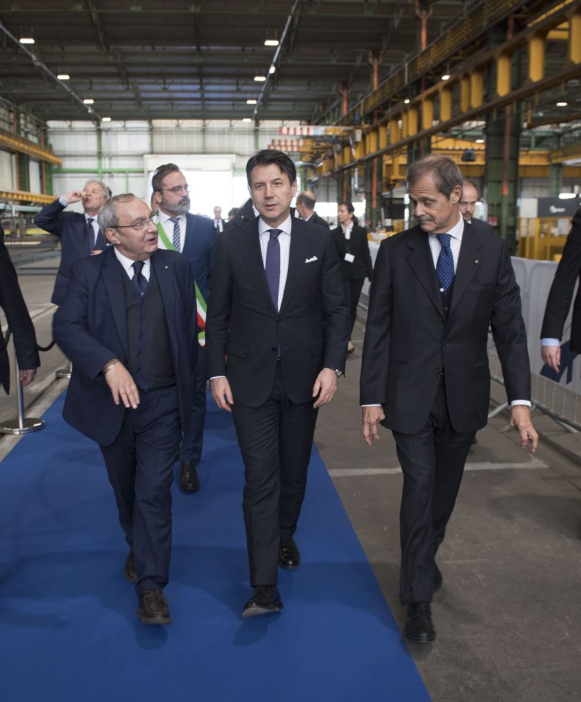 Giuseppe Conte a Fincantieri per il taglio della prima lamiera per il nuovo ponte di Genova