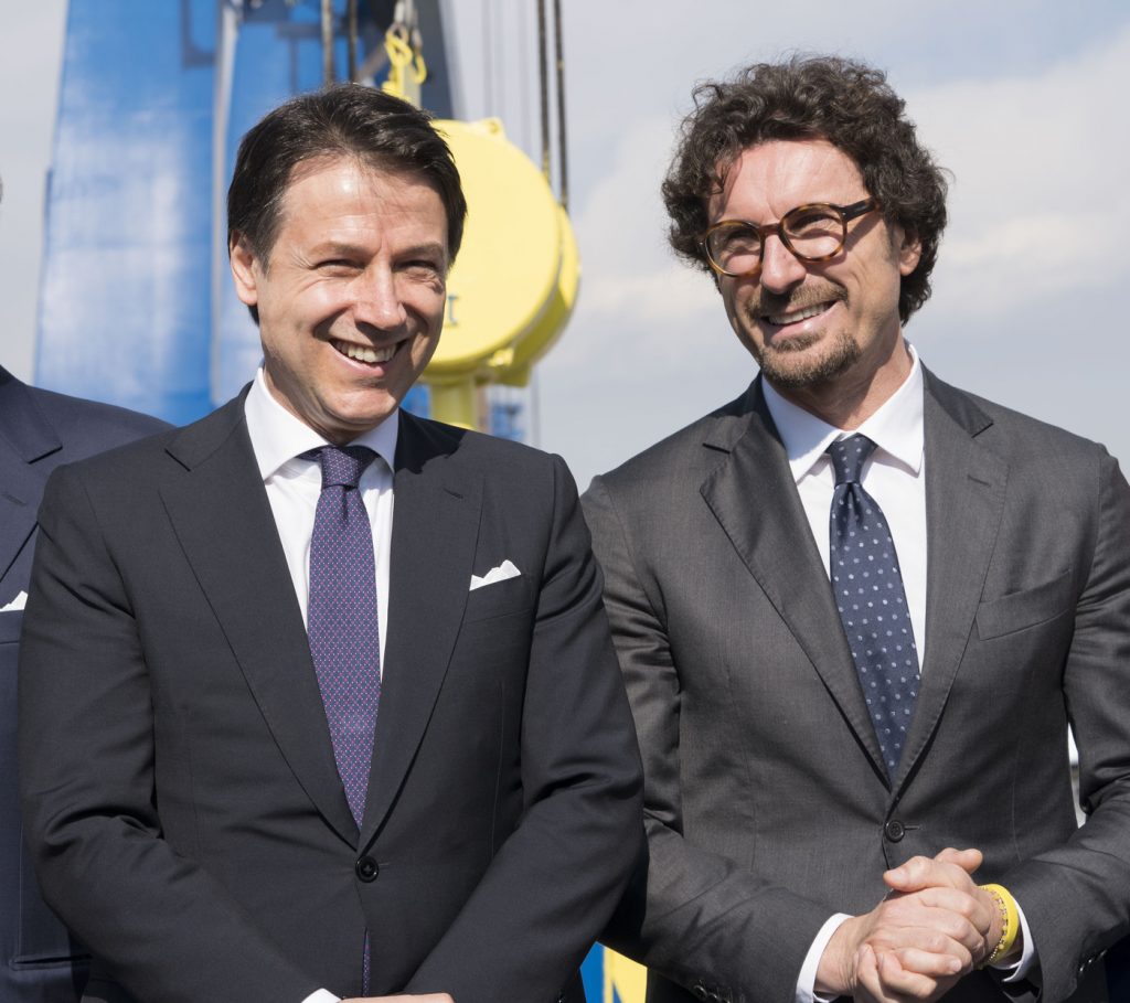 Giuseppe Conte a Fincantieri per il taglio della prima lamiera per il nuovo ponte di Genova