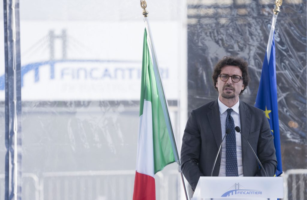 Giuseppe Conte a Fincantieri per il taglio della prima lamiera per il nuovo ponte di Genova