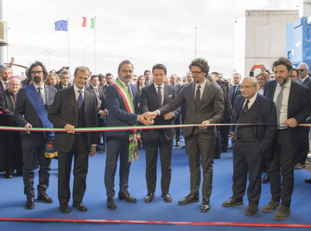 Giuseppe Conte a Fincantieri per il taglio della prima lamiera per il nuovo ponte di Genova