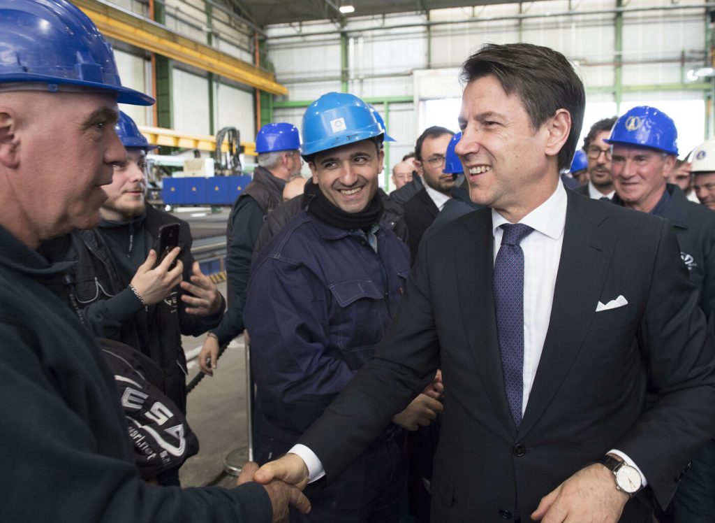 Giuseppe Conte a Fincantieri per il taglio della prima lamiera per il nuovo ponte di Genova