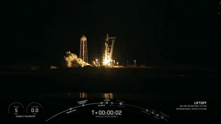 liftoff crew dragon spacex