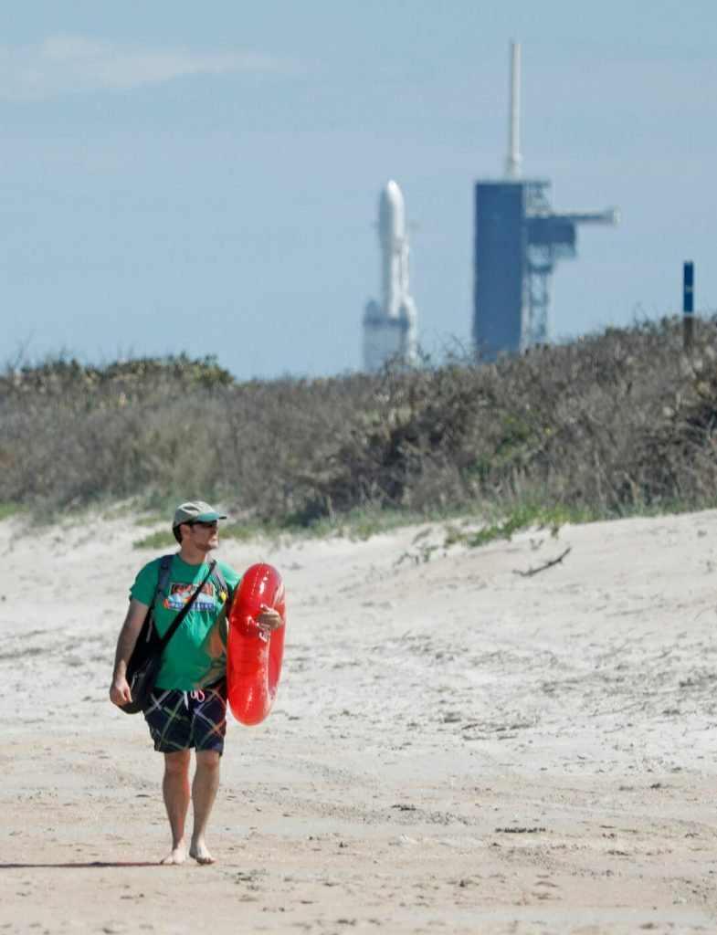 SpaceX, il primo lancio commerciale di Falcon Heavy