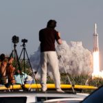 Grande successo per SpaceX: primo lancio commerciale con Falcon Heavy [GALLERY]