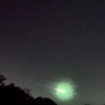 Spettacolo nel cielo grazie alle Liridi: luminose palle di fuoco incantano due continenti nella stessa notte [FOTO e VIDEO]