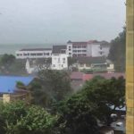 Malesia, enorme tromba marina sull’isola di Penang: caos e danni dopo il passaggio sulla terraferma [FOTO e VIDEO]