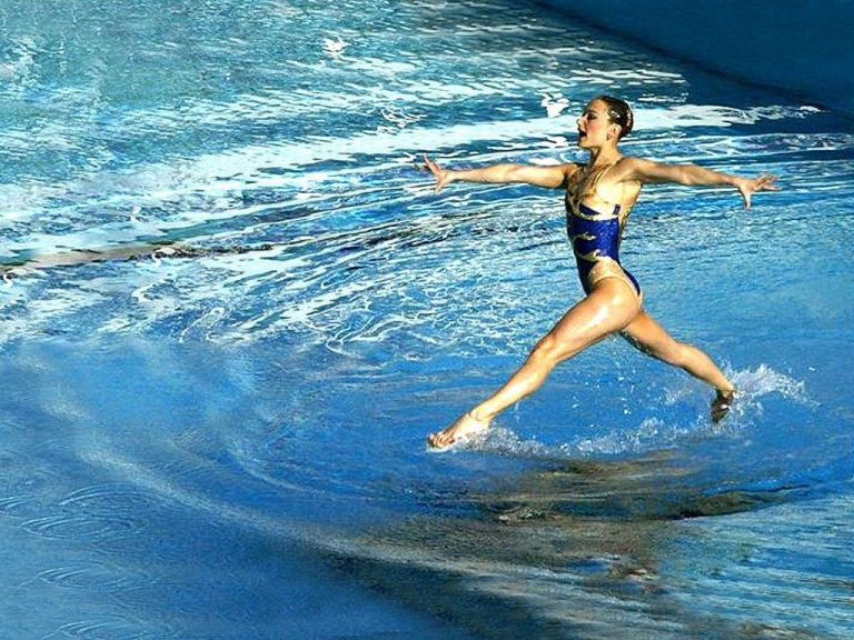 camminare sull'acqua nuoto sincronizzato