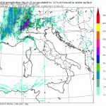 Meteo, il caldo africano infuoca l’Italia e innesca violenti temporali al Nord/Ovest: allarme alluvione al confine con la Svizzera