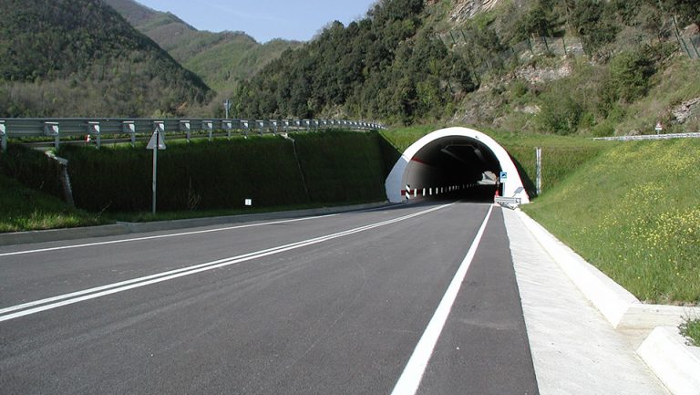 Liguria, strada statale 1 'Via Aurelia' Genova