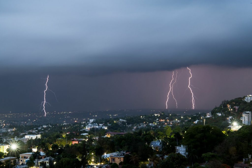 Haiti, immagini spettacolari del temporale a Port-au-Prince