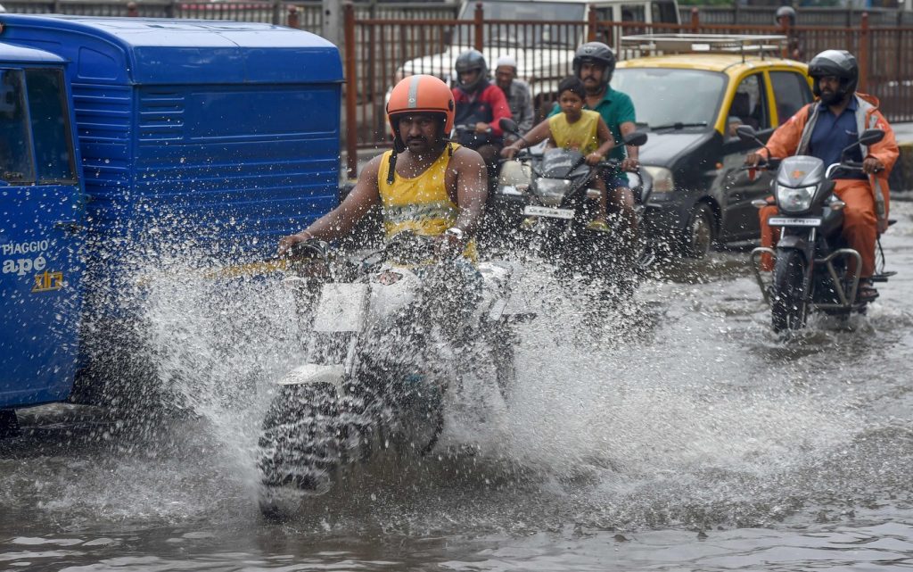 India, allagamenti per forti pioggea MumbaiIndia, allagamenti per forti piogge a Mumbai