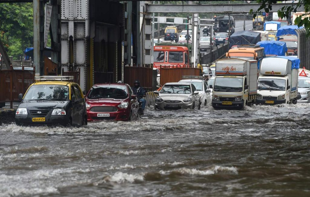 India, allagamenti per forti pioggea MumbaiIndia, allagamenti per forti piogge a Mumbai