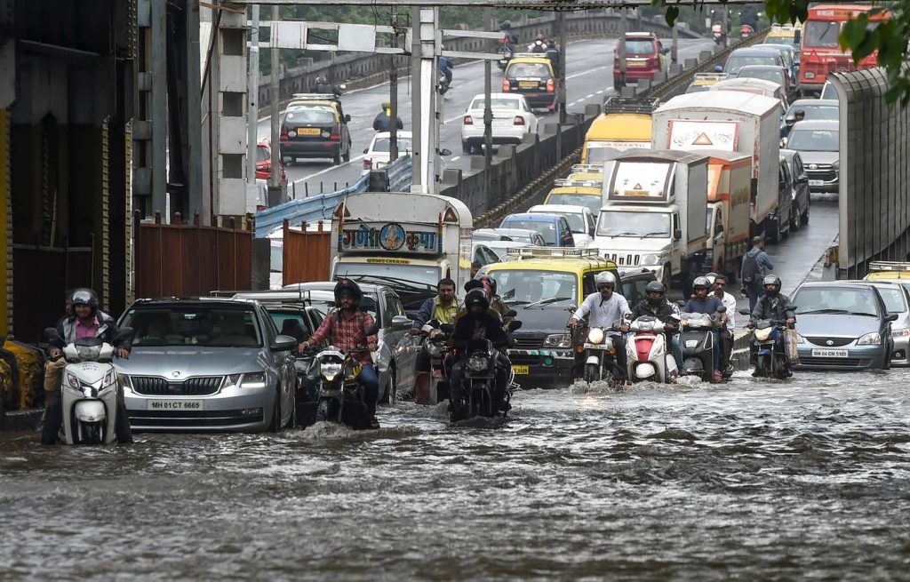 India, allagamenti per forti pioggea MumbaiIndia, allagamenti per forti piogge a Mumbai