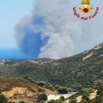 Incendio devastante in Sardegna, inferno di fuoco in Ogliastra: 1.000 sfollati, “sfiorata la strage” [FOTO]