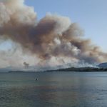 Sardegna, incendio fuori controllo a Tortolì: centinaia di evacuati, “bastardi, vigliacchi e criminali: sono mani assassine” [FOTO e VIDEO]