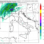 Allerta Meteo, pericolosissima convergenza di maltempo sulle Alpi: allarme alluvioni al Nord, altri 3 giorni di super caldo al Centro/Sud. Cambia tutto a Ferragosto