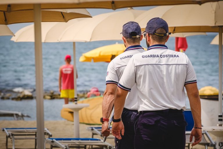 Guardia Costiera, operazione Mare Sicuro (1)