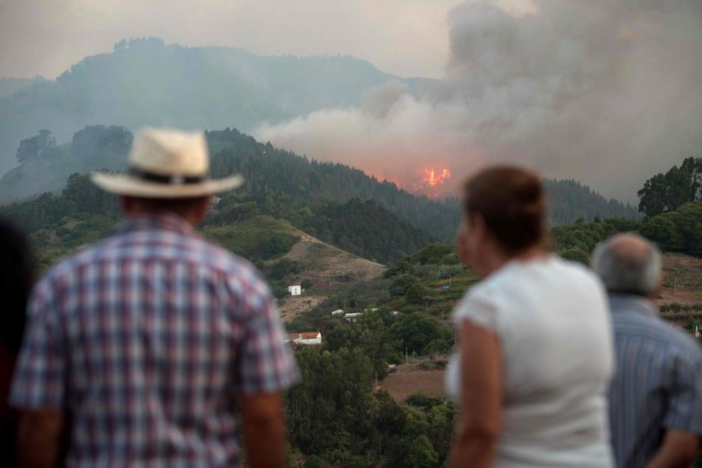 Spagna, vasto incendio a Gran Canaria