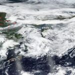 Incendi, l’Artico sta bruciando: fuoco in Alaska, Groenlandia e Siberia, “mai successo niente di simile, non sappiamo come l’atmosfera reagirà a una situazione così drammatica” [FOTO e VIDEO]