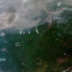 Incendi, l’Artico sta bruciando: fuoco in Alaska, Groenlandia e Siberia, “mai successo niente di simile, non sappiamo come l’atmosfera reagirà a una situazione così drammatica” [FOTO e VIDEO]