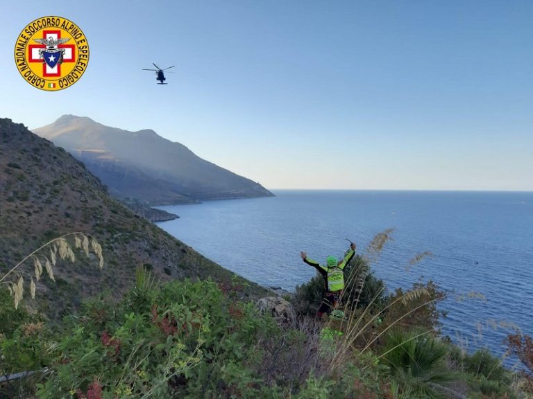 Riserva Dello Zingaro Intervento Con L Elicottero Dell Aeronautica Militare A Cala Del Varo Foto E Video