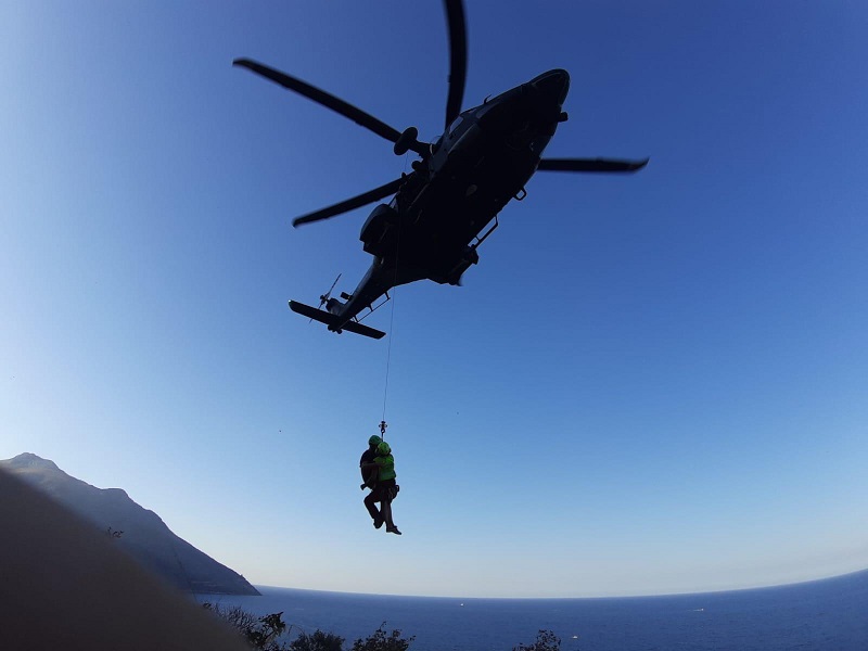 Turista In Difficolta Nella Riserva Dello Zingaro Intervento Dell Aeronautica Militare Foto E Video