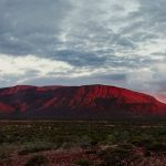 La pietra più grande del mondo? In realtà non è Uluru: alla scoperta del Monte Augustus, la montagna degli indigeni [FOTO]