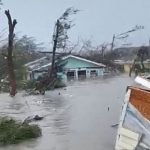 L’uragano Dorian rade al suolo le Bahamas: in un video ciò che resta di Abaco. Continua la sua corsa verso la Florida mentre aumenta la velocità [FOTO e VIDEO]