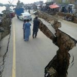 Terremoto in Pakistan, disastro per una scossa magnitudo 5.2: strade sprofondate, 23 morti e 400 feriti [FOTO e VIDEO]