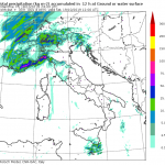 Allerta Meteo, lo scirocco spezza l’Italia in due: piogge alluvionali al Nord/Ovest, caldo estivo al Centro/Sud [MAPPE]