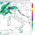 Allerta Meteo, lo scirocco spezza l’Italia in due: piogge alluvionali al Nord/Ovest, caldo estivo al Centro/Sud [MAPPE]