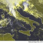 Maltempo, il fronte freddo sferza l’Italia: forti temporali e temperature in picchiata al Centro e al Nord/Est