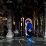 Acqua alta Venezia, allarme massimo: piazza San Marco allagata, atteso nuovo picco [LIVE]